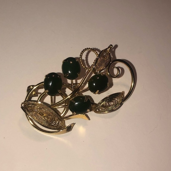 VTG Jadeite Gold Tone Filigree Leaf Brooch 2.2” - Picture 5 of 6